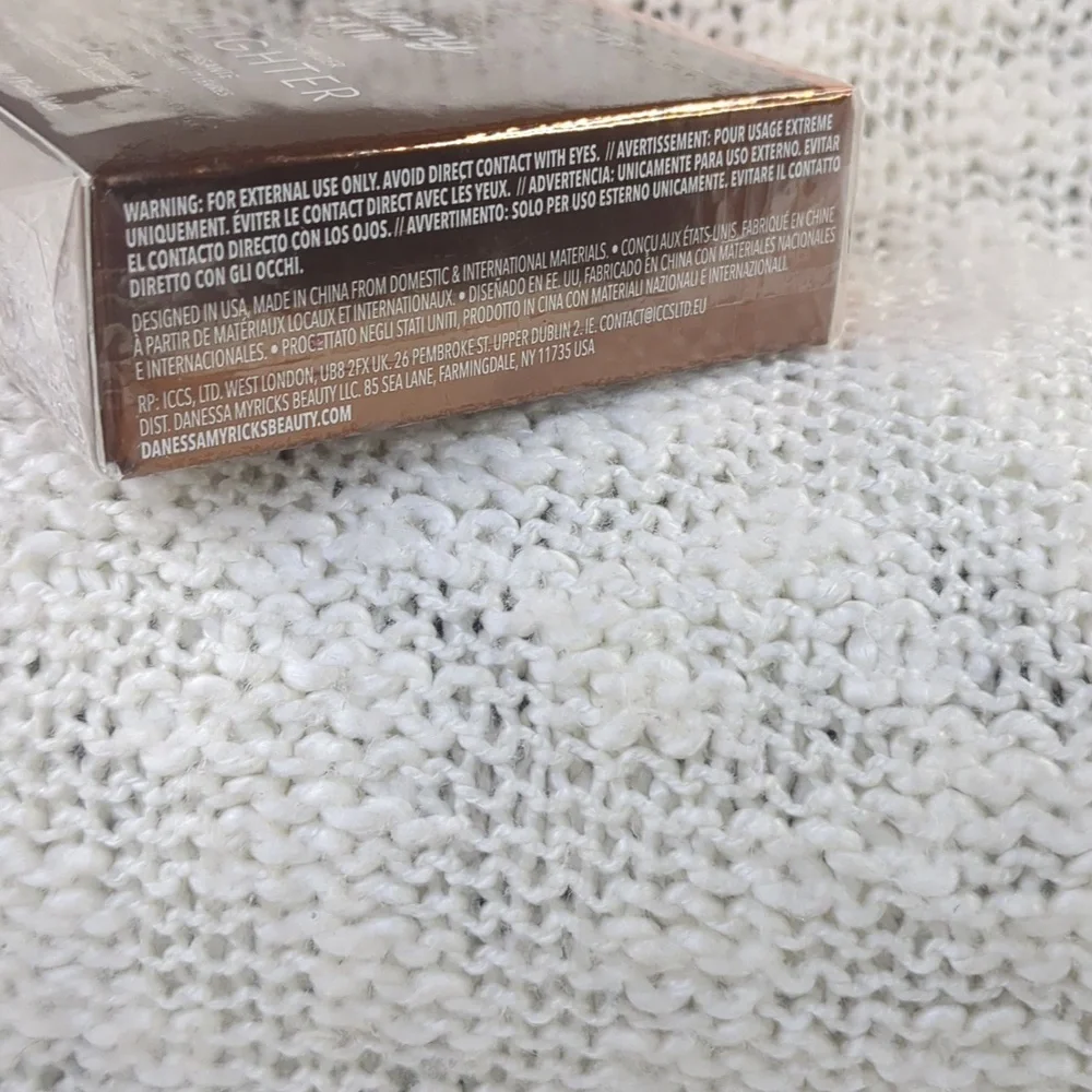 Danessa Myricks Yummy Skin Blurring Balm Powder in Lowkey, 6g/0.21oz